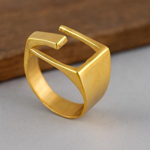 Bague géométrique en or antique, grande bague moderne abstraite, bijoux bohèmes - cadeau pour elle, bague unisexe solide et large carrée