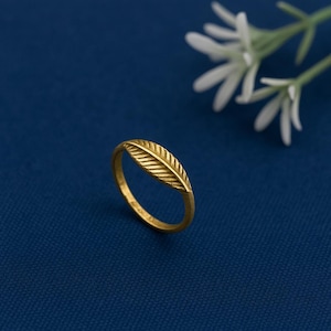 Gold Leaf Ring – Delicate Nature-Inspired Jewelry, Adjustable Botanical Band, Minimalist Boho Gift for Her