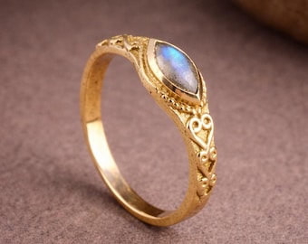 Anillo de labradorita dorada • Anillo de piedra marquesa vintage • Anillo de banda dorada estilo bohemio • Regalo de joyería hecho a mano para ella