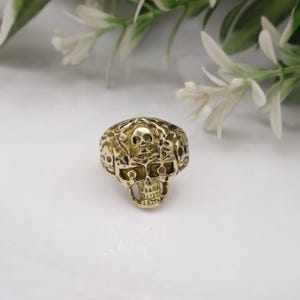 Bague tête de mort en or, bijoux motard gothiques, bague tendance punk rock, bande tête de mort unisexe en laiton, cadeau mode alternatif fait main pour homme et femme