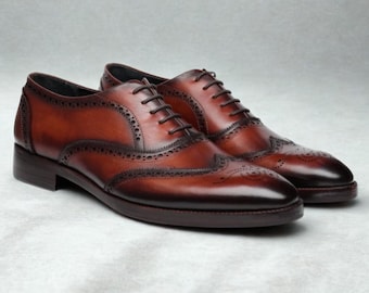 Handgemaakte bruine leren vleugeltip Oxford-schoenen: brogue-schoenen