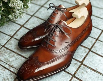 Handgemaakte bruinleren Oxford brogueschoenen: geklede vleugelschoenen