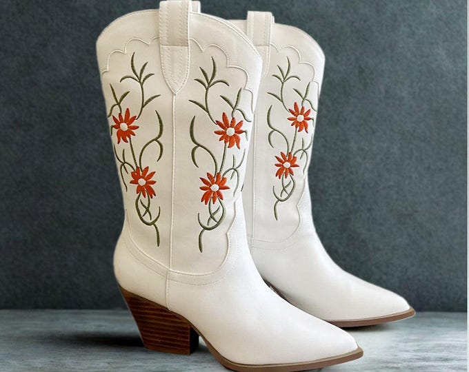 White Western Cowgirl Boots – Embroidered Floral Cowboy Boots for Women – Boho Country Festival Boots – Vintage Style Rodeo Booties