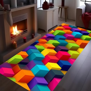 Puede incluir: Una vibrante alfombra geométrica con un diseño de cubos 3D en un espectro de colores que incluye rojo, naranja, amarillo, verde, azul y morado. La alfombra es rectangular y está colocada frente a una chimenea.