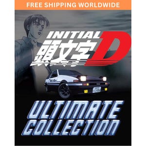 Könnte beinhalten: Werbebild für die Initial D Ultimate Collection. Das Bild zeigt einen weiß-schwarzen Sportwagen, einen Manga-Charakter und das Initial D-Logo in Weiß und Rot. Die Worte "Ultimate Collection" sind blau.