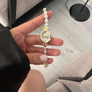 Pearl Detailed Womens Watch - Elegant Gold Case and Chic Design - Perfect for Everyday and Special Occasions- women wristwatch