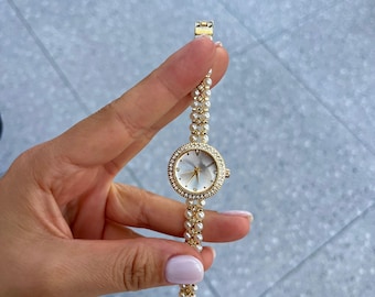 Gold Women’s Watch, Pearl Bracelet Strap, 20-25mm Dial