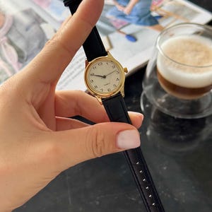 Gold Women’s Watch – Round White Dial, Faux Leather Strap, Vintage Style Quartz Wristwatch