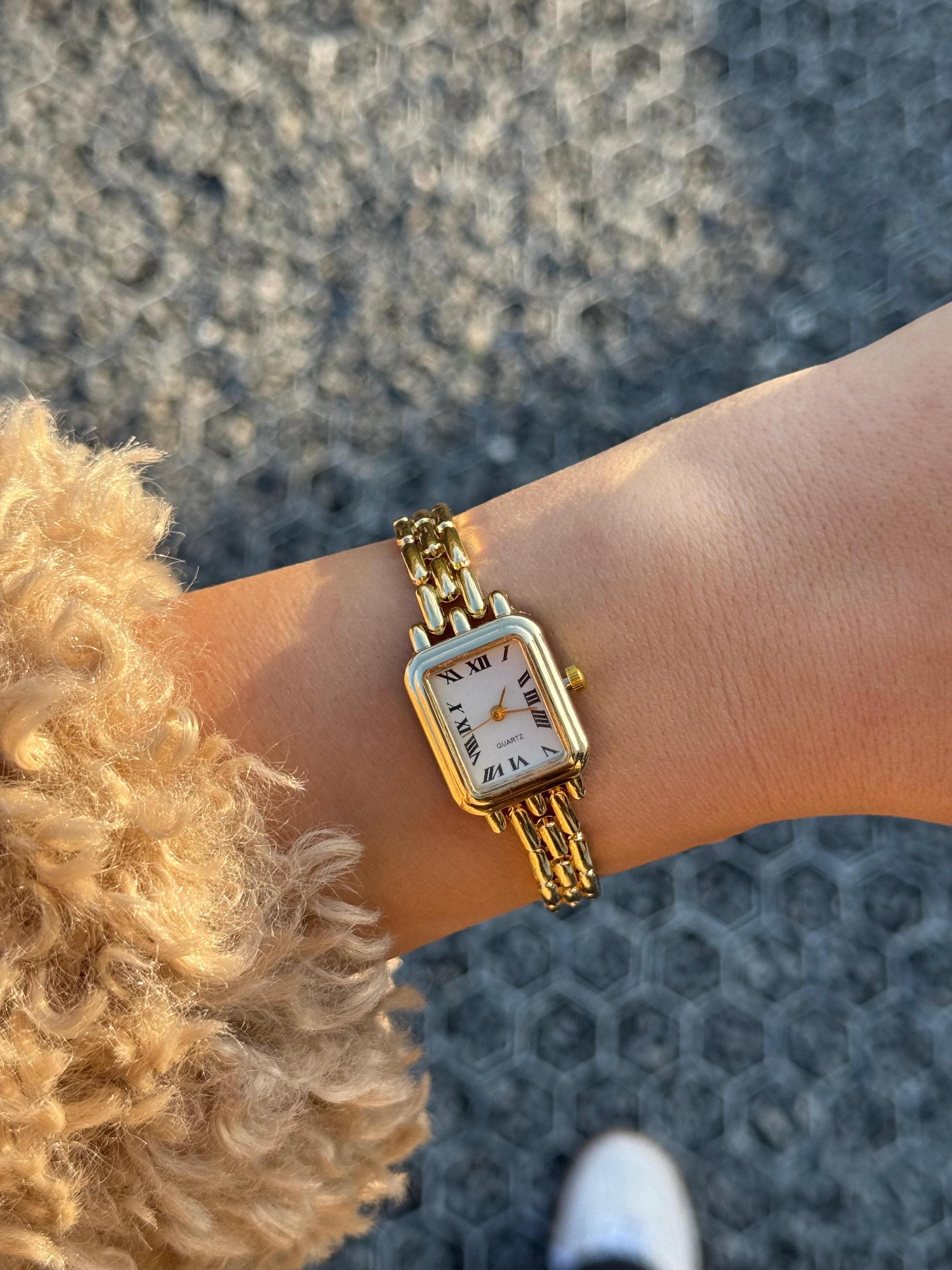 Elegant Ultra Thin Waterproof Quartz Watch for Women - Dainty Rectangle Design Quadro mini-blush square dial watch for women | DW main image 4