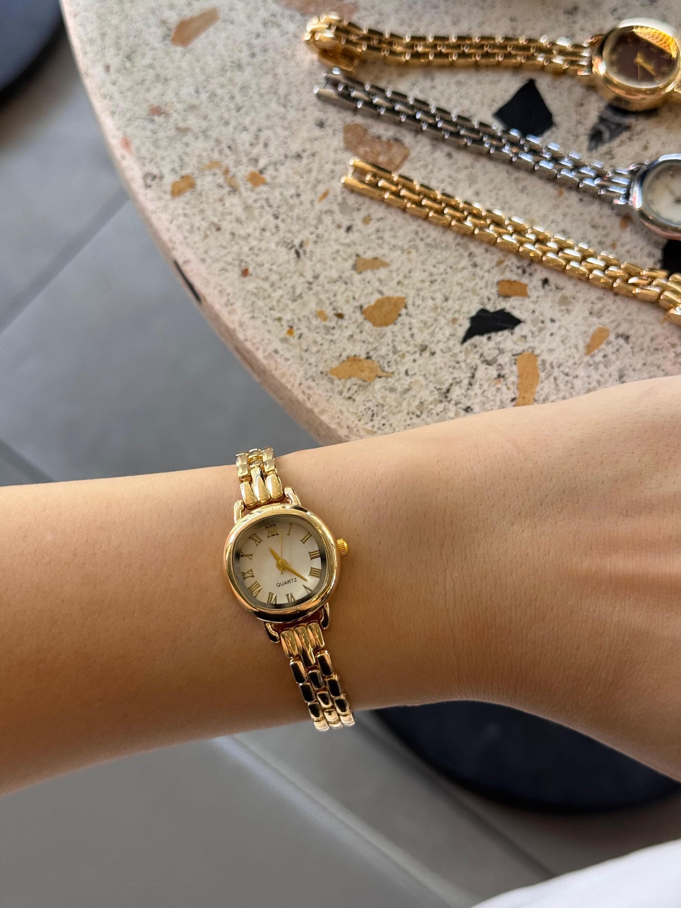 Gold Tone Women display picture 3