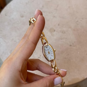 Gold Oval Bracelet Watch for Women–Vintage Style, Small Face, Slim Metal Band, Minimalist Elegant Design, Gift for Her, Anniversay Gift