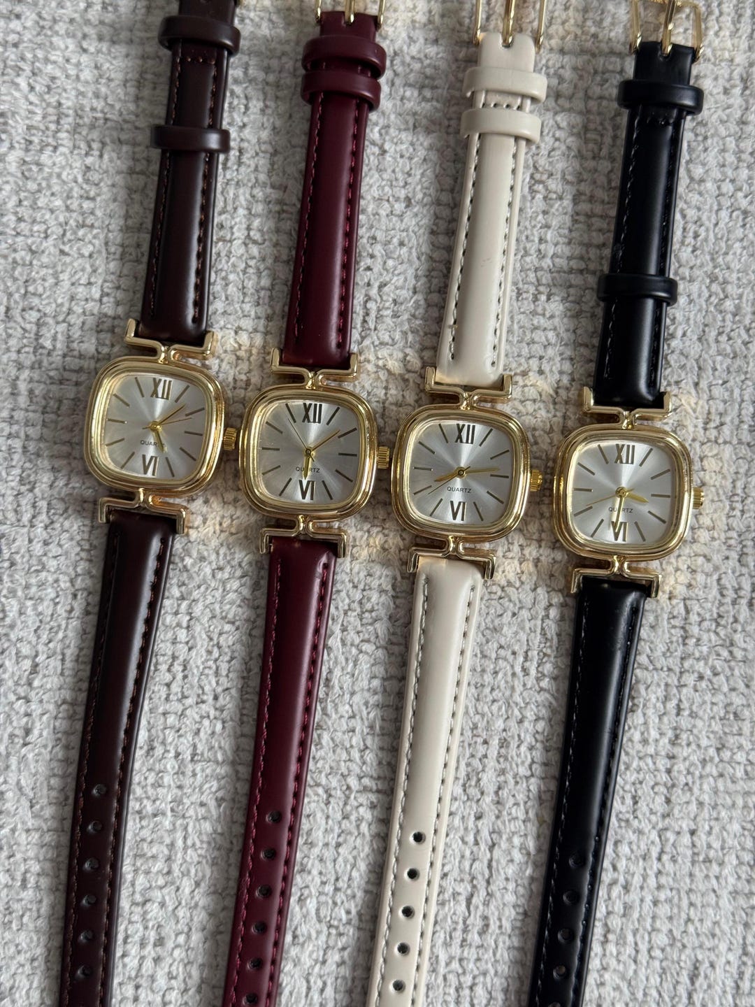 Elegant Square Gold Watch: Minimalist Faux Leather Band  display picture 1