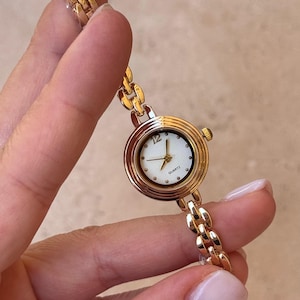 Vintage Style Women’s Watch – Gold Bracelet, Elegant Retro Timepiece