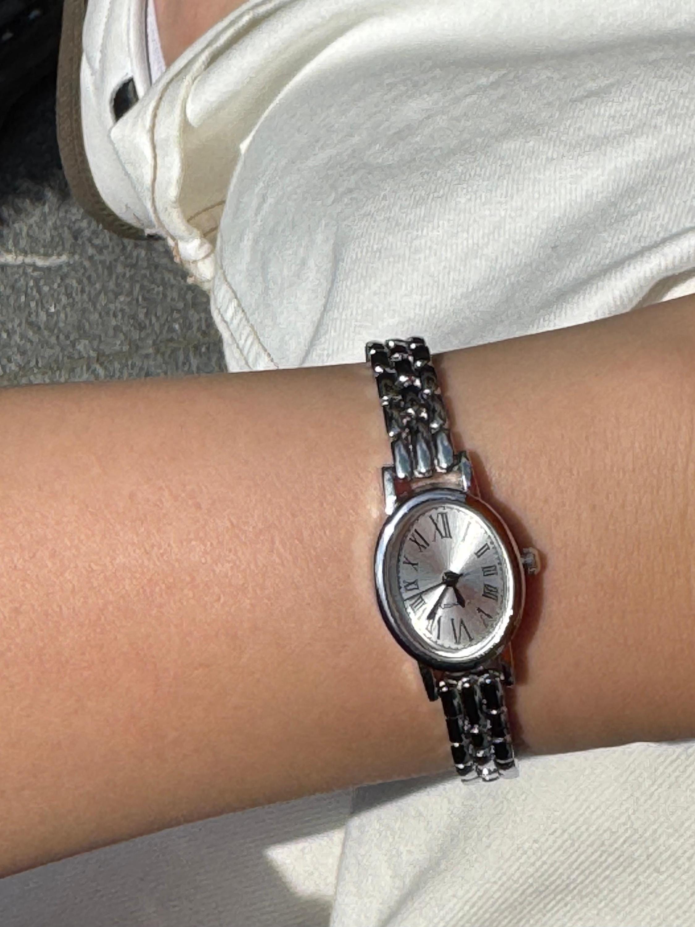 Women\'s Silver White Luxury Minimalist Roman Numeral Dial Casual Wrist Watch Elegant Silver Roman Numeral Women main image 4