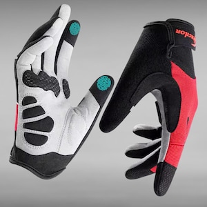 Pode incluir: Par de luvas pretas, brancas e vermelhas com palma e pontas dos dedos texturizadas. As luvas têm um design de impressão digital no dedo indicador e no polegar. As luvas são projetadas para esportes ou atividades ao ar livre.