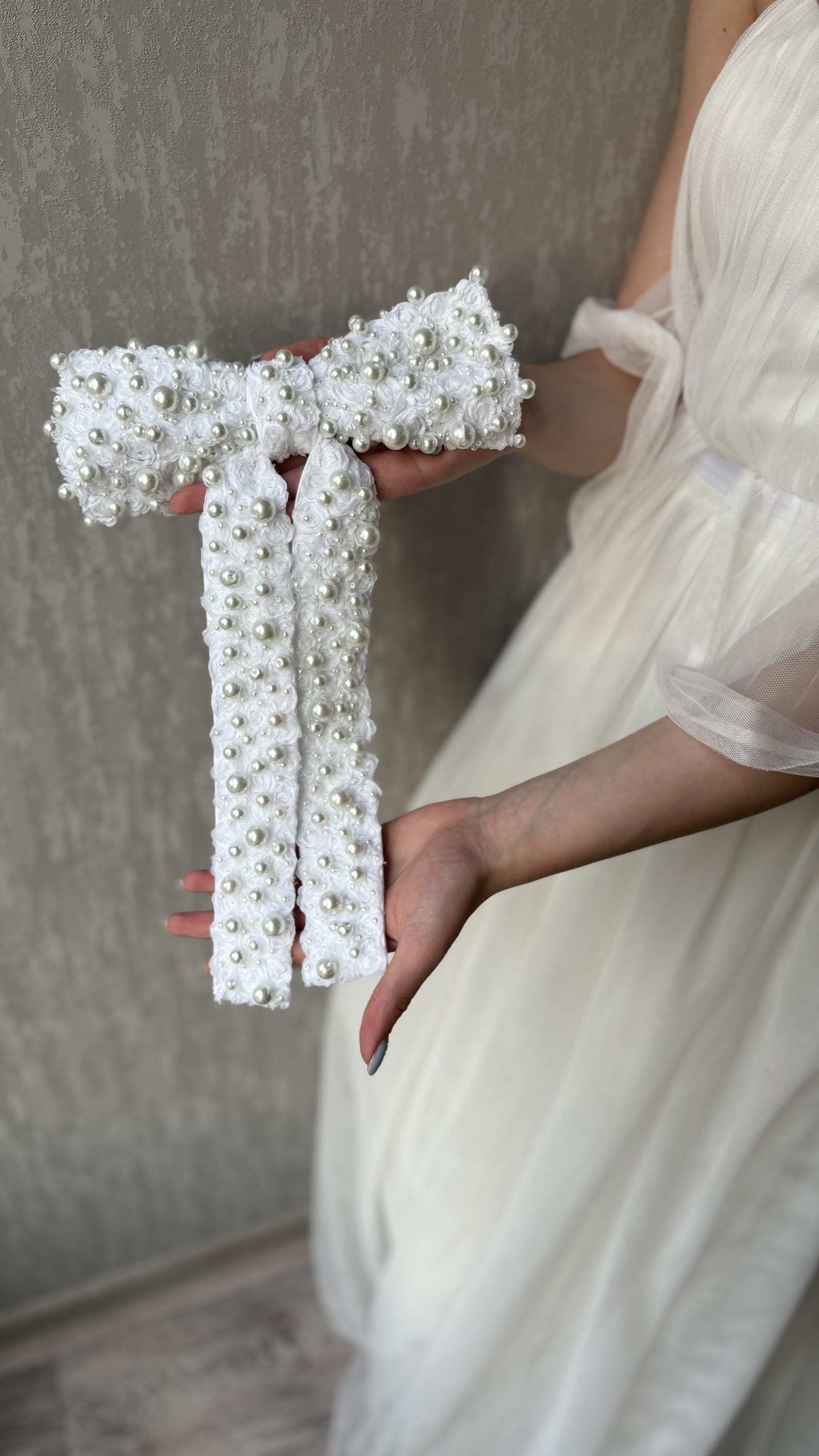 Unique White Bridal Veil and Bow With 3D Roses & Pearls 
