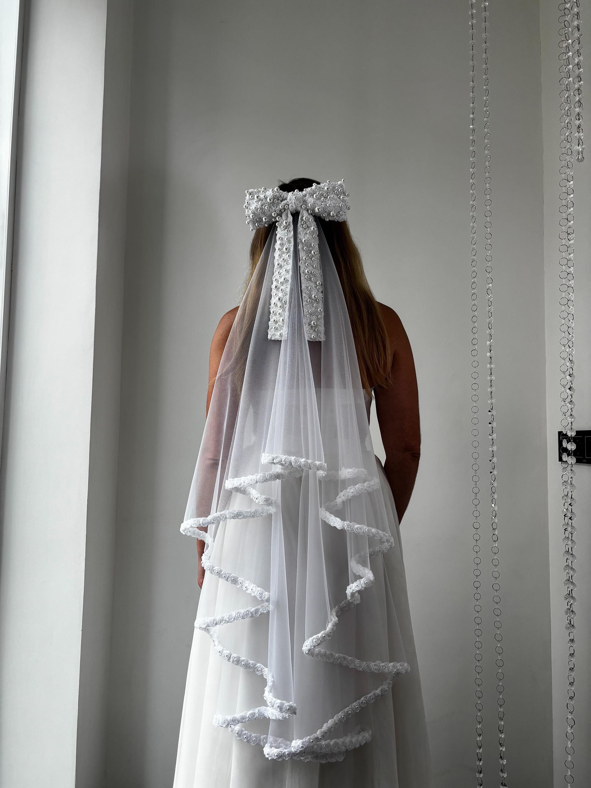 Stunning Wedding veil white bridal pearls bow elegant brand new ✨✨??? New Unique White Bridal Veil and Bow With 3D Roses & Pearls  main image 3