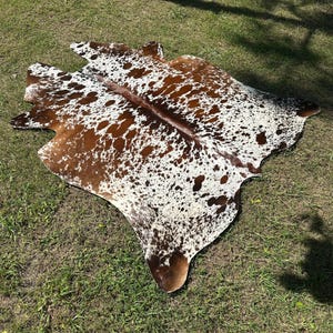 Tappeto in vera pelle di mucca tricolore, marrone e bianco, con pelo su pelle di mucca, tappeto in pelle di mucca per soggiorno, decorazione in pelle di mucca in stile occidentale, regalo ideale