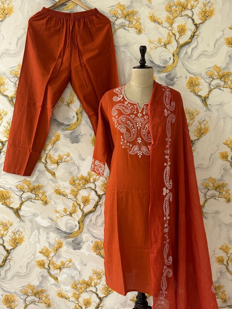 Raka kurtabyxor och dupatta i bomull med flexibla broderier för kvinnor, elegant och redo att bäras, indisk kostym bild 7