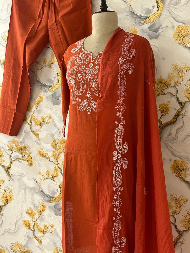 Raka kurtabyxor och dupatta i bomull med flexibla broderier för kvinnor, elegant och redo att bäras, indisk kostym bild 4