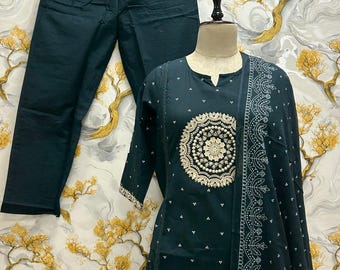 Färdig bomullskurta med A-linjemönster och broderi och byxdupatta, färdiga klänningar