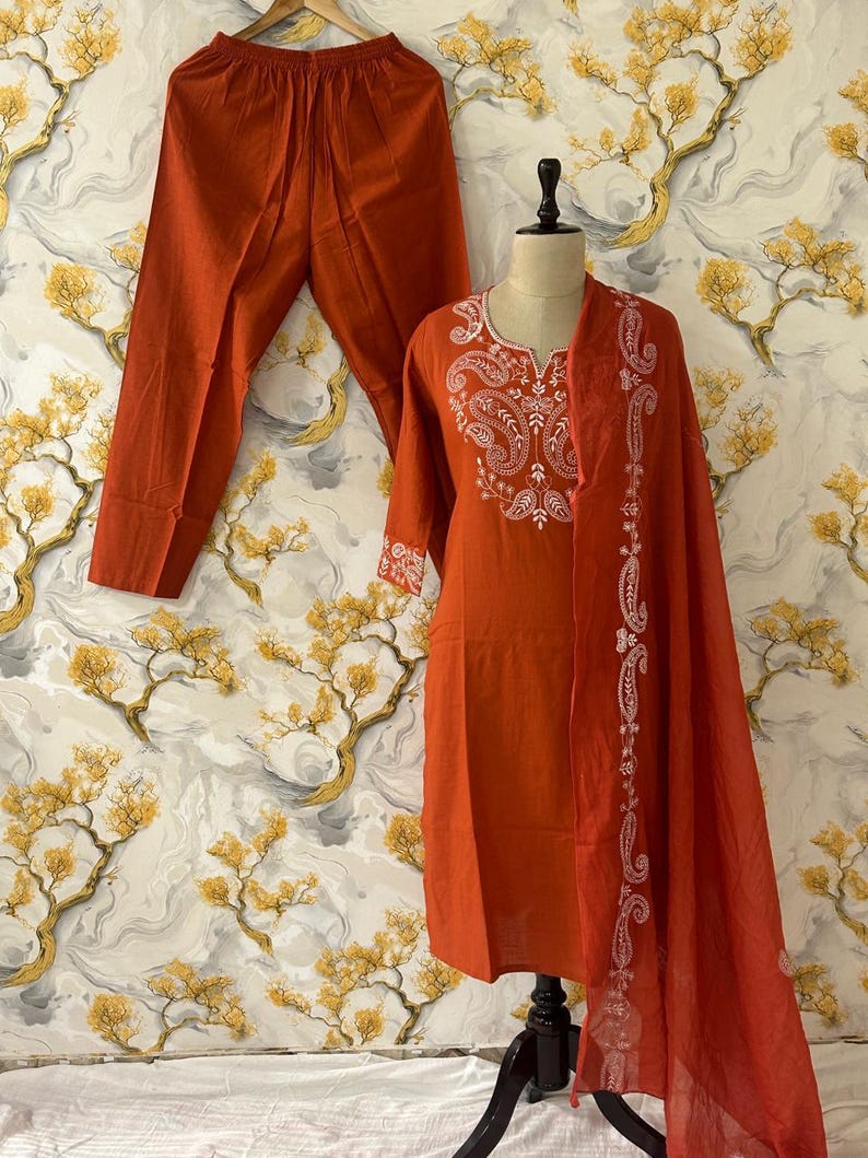 Raka kurtabyxor och dupatta i bomull med flexibla broderier för kvinnor, elegant och redo att bäras, indisk kostym bild 2