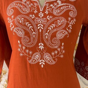 Raka kurtabyxor och dupatta i bomull med flexibla broderier för kvinnor, elegant och redo att bäras, indisk kostym bild 5