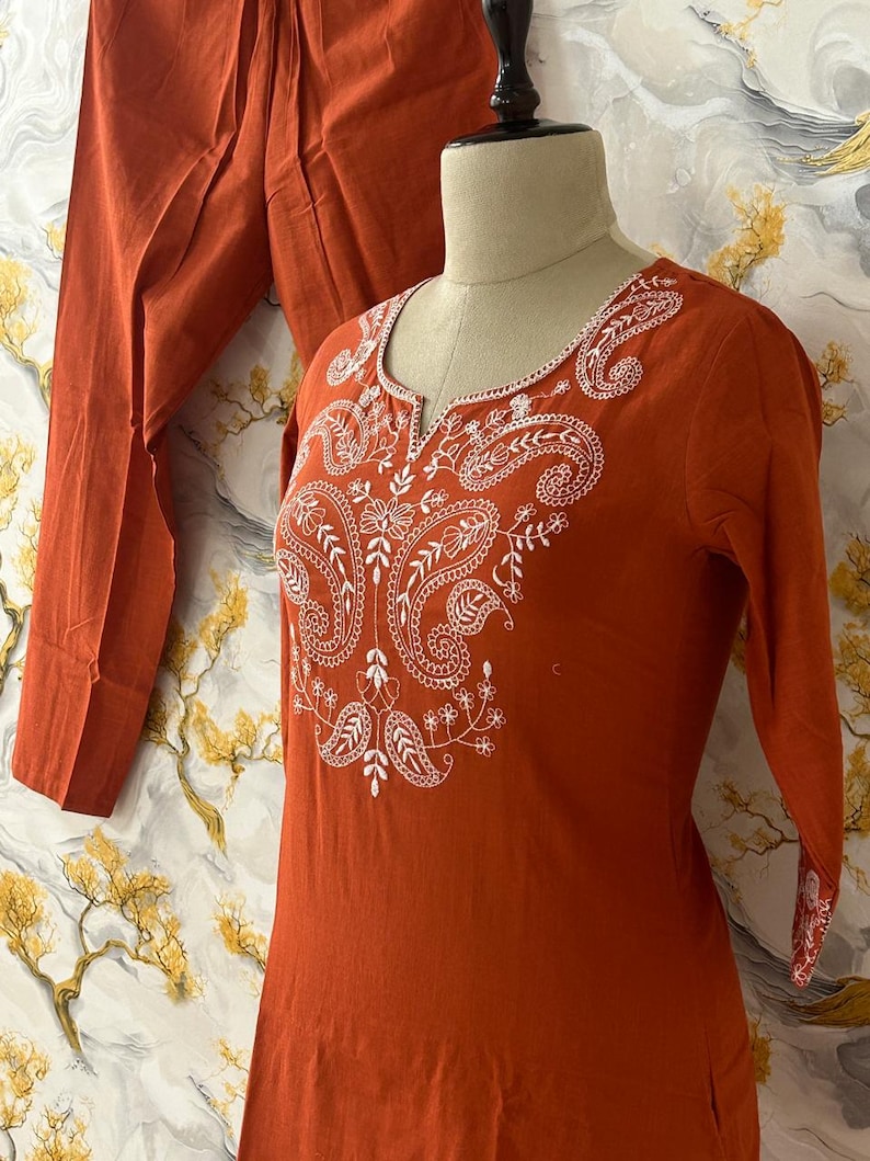 Raka kurtabyxor och dupatta i bomull med flexibla broderier för kvinnor, elegant och redo att bäras, indisk kostym bild 1