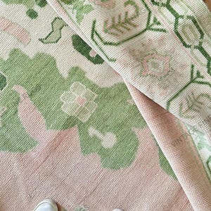 Hand Knotted Oushak Rug Pink and Green Turkish Wool Area Rug with Floral Design Oriental Style Living Room Rug Bedroom Rug Handmade Decor