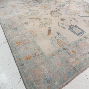 Hand Knotted Oushak Wool Rug – Large Soft Pastel Beige & Blue Carpet with Subtle Tribal Motifs – Vintage Turkish Area Rug for Living Room