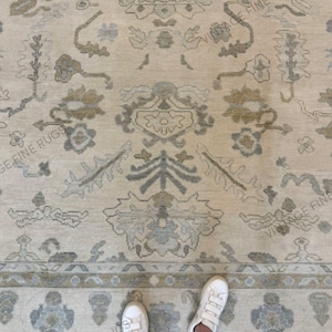 Hand Knotted Ivory and Sage Wool Rug – Traditional Oriental Carpet – Neutral Handmade Area Rug for Living Room, Dining, or Bedroom Rug