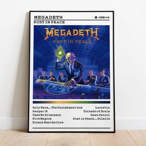 Puede incluir: Póster enmarcado del álbum "Rust in Peace" de Megadeth. La obra de arte muestra una figura esquelética con traje sosteniendo un orbe brillante, con los miembros de la banda en el fondo. Se muestra el título del álbum y la lista de canciones.