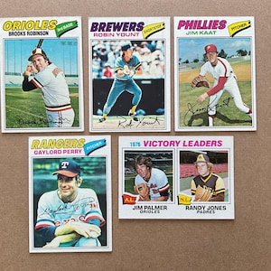 Lotto di (5) maglie da baseball Topps HOF del 1977 di Brooks Robinson Yount Palmer Hall of Fame originali, belle