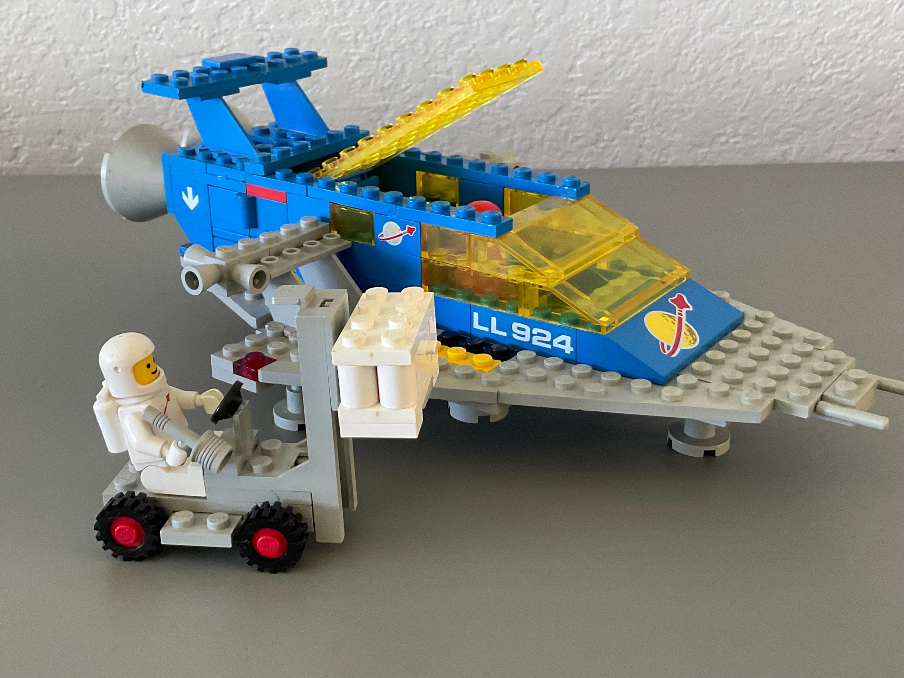 レゴ Lego Vintage Space Cruiser 487 With (2) Minifigures and Forklift
