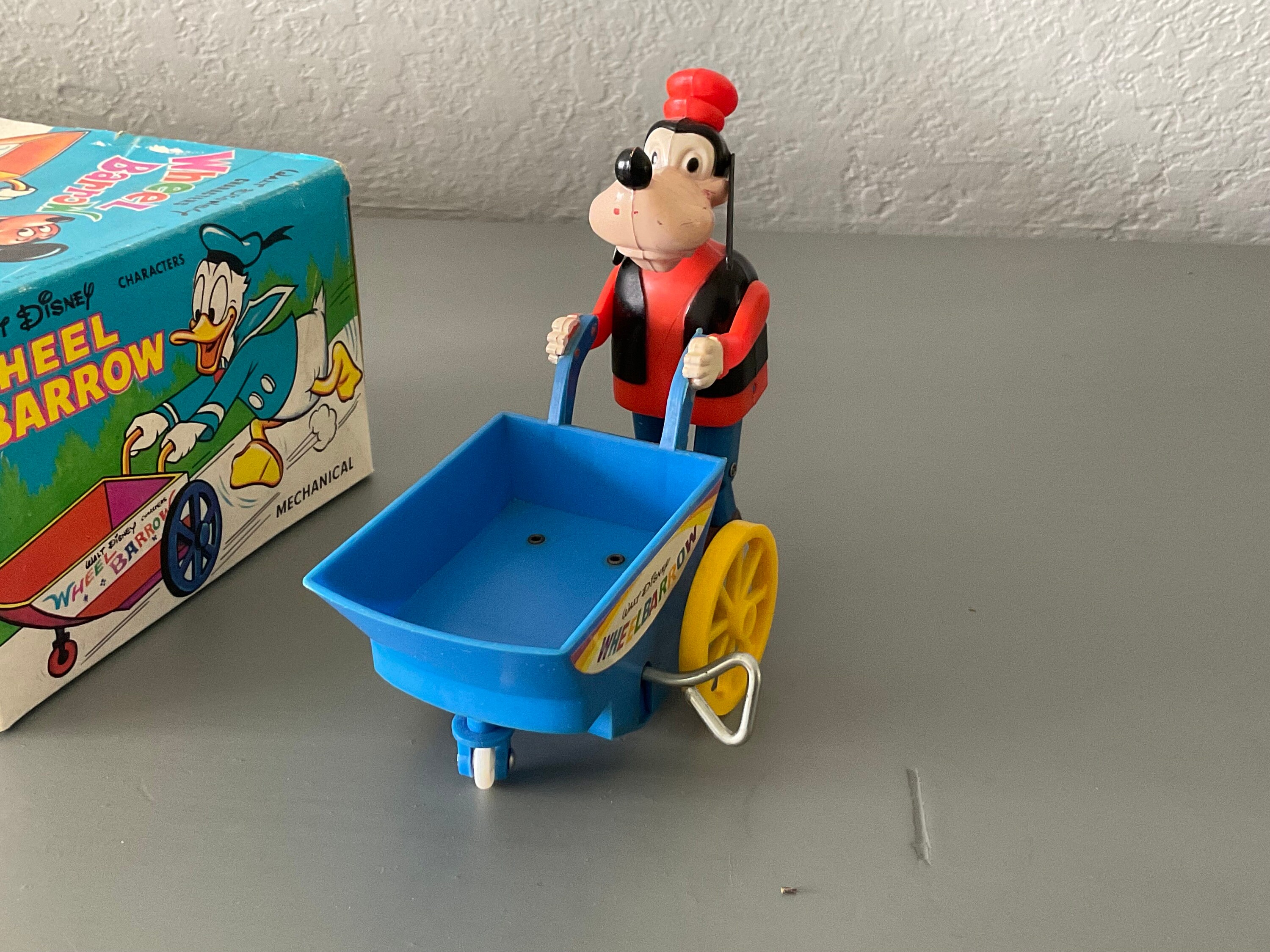 Vintage Marx Toys Walt Disney GOOFY Wind-up Mechanical Wheel 