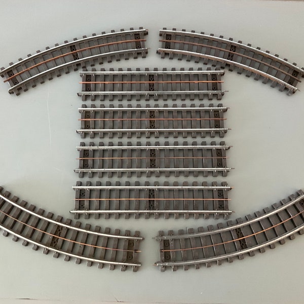 Vintage lot of (8) LIONEL Post War Super O gauge Track Pieces Straight and Curved 9” Great Shape