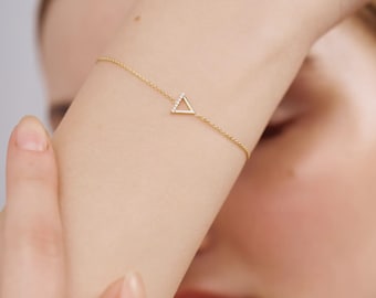 14K Solid Gold Triangle Bracelet, Modern Moissanite Geometric Chain, Minimalist Triangle Charm, Adjustable 6-7 Inch Jewelry, Fine Luxury