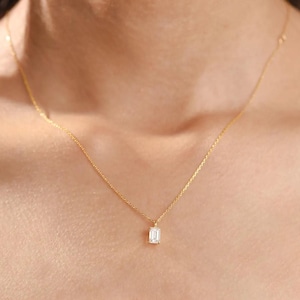 Moissanit (0,50ct) Solitär Halskette • Smaragdschliff Moissanit (0.50ct) • Zeitlose minimalistische Eleganz • Geschenk zum Jahrestag