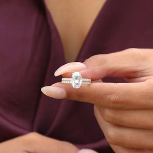 2 CT Oval Cut Engagement Ring Set Oval Moissanite Diamond Ring Set 14K Gold Wedding Ring Set For Women Bridal Ring Set Oval Diamond Ring Set