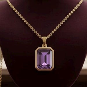 Colgante grande de amatista con corte esmeralda, dije de cristal morado oscuro, piedra rectangular con bisel dorado, joyería real de estilo victoriano, regalo para ella.