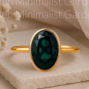 Smaragdgroene ovale ring in 14 kt goud, minimalistische ringset edelsteenring, diepgroene solitaire stapelring, delicate sierlijke sieraden cadeau