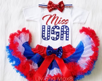 Atuendo de Miss USA para el 4 de julio: Conjunto de minifalda con lazo de lentejuelas
