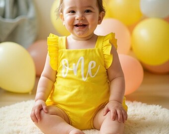 Mono de niña para su primer cumpleaños: traje bohemio amarillo con girasol