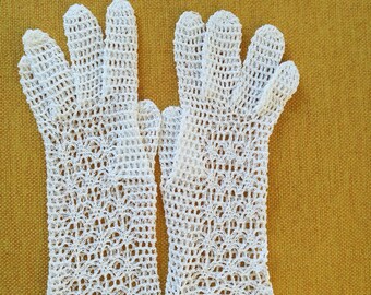 Crochet  lace white gloves, retro romantic gloves, bridesmaid gloves, wedding gloves, vintage style hippie gloves