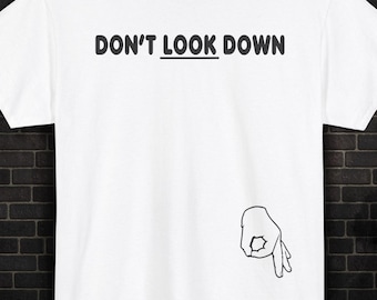 Camiseta de meme "No mires hacia abajo", camiseta de meme estúpido, camiseta de meme divertido, camiseta de pudrición cerebral, regalo de broma inapropiado, camisetas de meme de la generación Z, camiseta más tonta