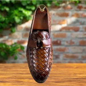 Handmade Leather Oxford Shoes: Vintage Style, Custom Fit