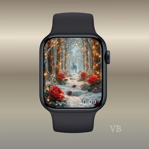 Peut inclure: Une montre connectée noire avec un écran affichant une forêt hivernale avec un cerf, des roses rouges et des guirlandes lumineuses. L'écran affiche la date et l'heure. Le bracelet est noir.