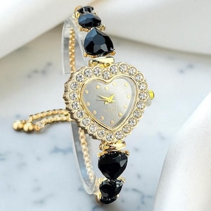 Heart Quartz Watch: Crystal Bracelet, Elegant Women&#39;s Timepiece