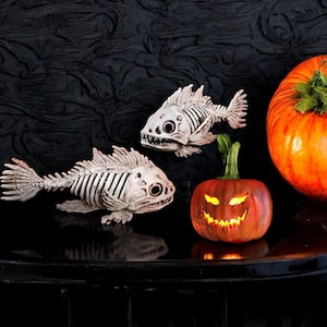 Creepy Halloween Fish Skeleton Set – 2PCS 9.8&quot; Realistic Animal Bones for Outdoor Yard, Haunted House & Indoor Spooky Decor