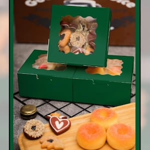 60pcs Green Bakery Gift Boxes with Clear Window 6x6x3 | Dessert Packaging for Cookies, Donuts, Cakes, Pastries | Sturdy Treat Boxes